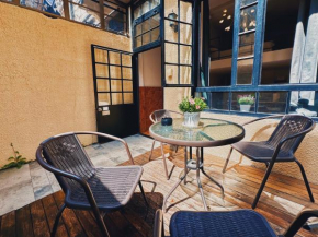 CityWalk Cottage With Two Beds and Courtyard